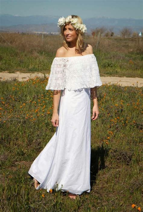 The designers in the world have made the new remaking model of hippie design for you. Hippie Long Wedding Dresses UK Design