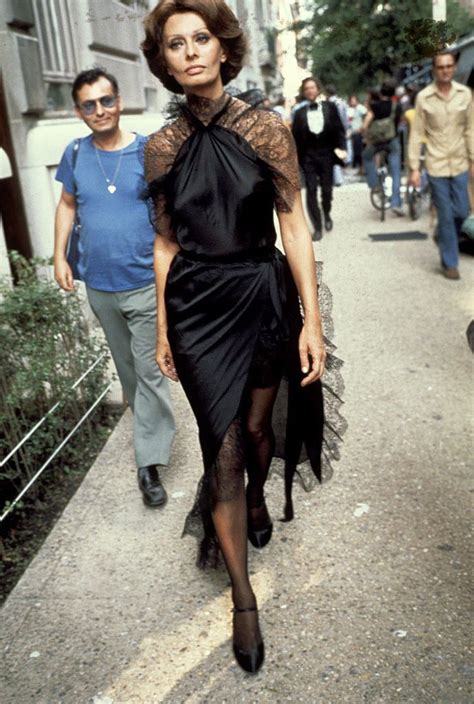 Street Style The Stunning Looks That Made Sophia Loren A Fashion Icon
