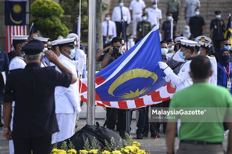 Muhyiddin yassin ditunjuk menjadi perdana menteri malaysia yang baru. MUHYIDDIN YASSIN LANCAR BULAN KEBANGSAAN DAN KIBAR JALUR GEMILANG 2020 - Jabatan Penerangan Malaysia