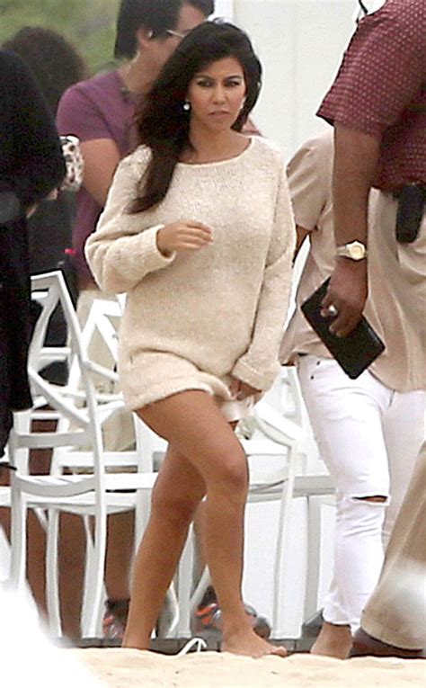 kourtney kardashian flashes bare midriff during pregnancy photo shoot e news