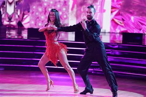 Charli Damelios Dancing With The Stars Debut Was An Homage To Tiktok