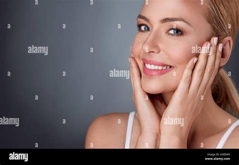 Middle Aged Good Looking Woman Hi Res Stock Photography And Images Alamy