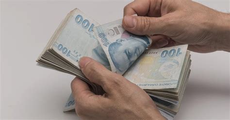 Toplu sözleşme teklifimizde yer alan temel taleplerimizden biri de i̇nsanca yaşamaya yetecek bir ücret maaş ve yardım kalemlerindeki artış taleplerimizin kabulü halinde 2021 yılı için 2020 yılında. Kamu işçisi için kritik süreç! Kamu işçisinin enflasyon ...