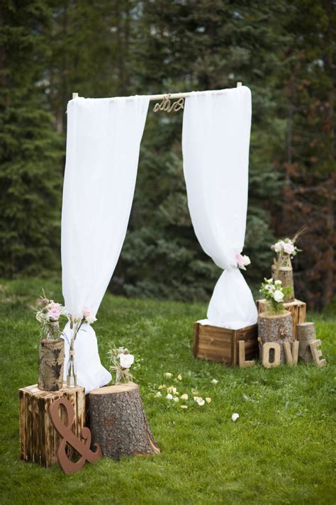 Outdoor Rustic Wedding Decoration Altar