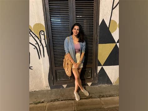 She made her acting debut in an odia film dharini in 2002. : Manushi Chhillar Gauahar Khan Kirti Kulhari Divya Khosla ...