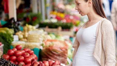 Pregnant Woman Gets Called Huge By Stranger In Grocery Store Replies