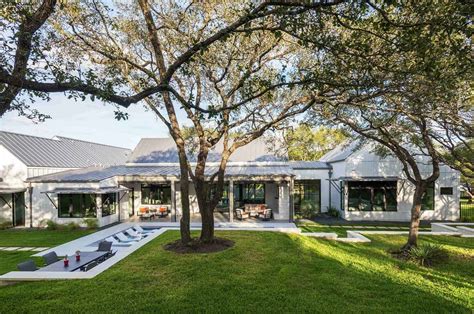 The combined market value of farms for sale in texas is $4 billion, with the average price of farms for sale in being $1.23 million. Modern farmhouse style in Texas showcases fantastic design ...