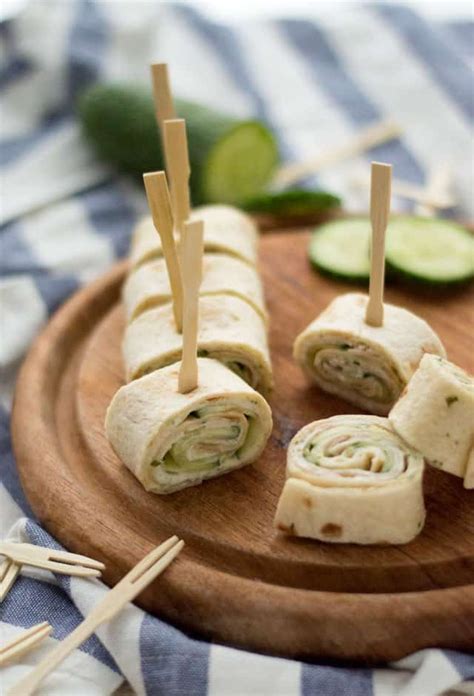 Wrap hapjes met kipfilet komkommer en heksenkaas Recept