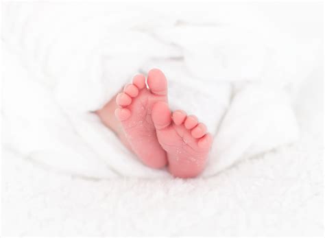 3 Caring Tips For Your Babys Feet Plus The Cutest Tiny Feet Close Ups