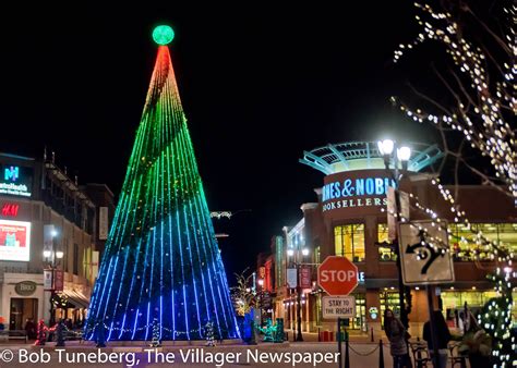 Crocker Park Celebrates the Season - The Villager Newspaper Online