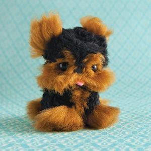 Make adorable pom pom puppy faces using a pom pom maker and some yarn! Amazon.com: Klutz Pom-Pom Puppies: Make Your Own Adorable Dogs Craft Kit: April Chorba: Toys & Games