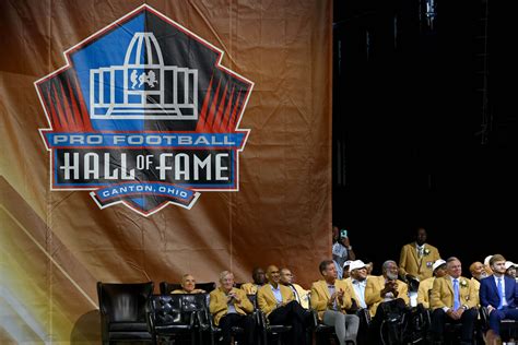 4 former SEC players, Arkansas alum named finalists for ...