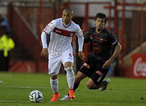 33 en el 2017 el equipo ya se iba acostumbrando a jugar bien y la ilusión era evidente. Camiseta Argentinos Juniors Joma alternativa 2014-15 ...