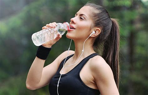 You can drink alcohol on keto if you do so in moderation and go with unsweetened alcoholic beverages that are low in . Rachael Ray's Weight Loss Secrets â How Did The Celeb Chef