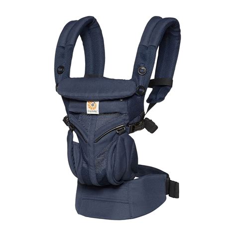 Meghan carried archie in this baby carrier while out on a hike in victoria in 2020. Ergobaby Omni Carrier | Meghan Maven