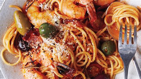 Cook, stirring occasionally, until the shrimp is just cooked through, 3 to 4 minutes more. Spaghetti with Shrimp and Olives