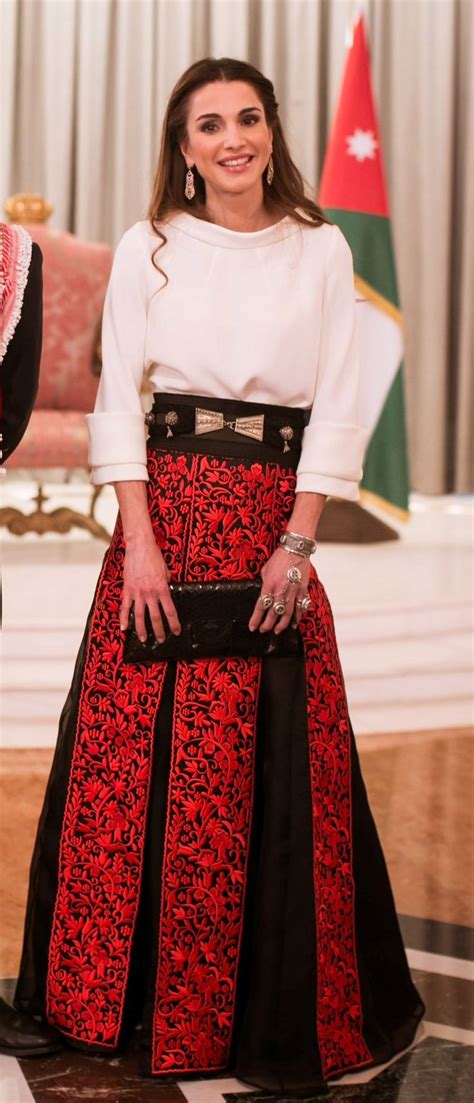 Queen Rania Of Jordan Royal Fashion Traditional Fashion Queen Rania Style