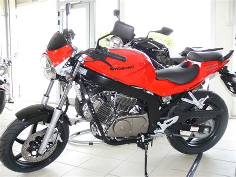 Click here to find race motorcycle showroom near you. Hyosung 125 GT - adc-moto.com