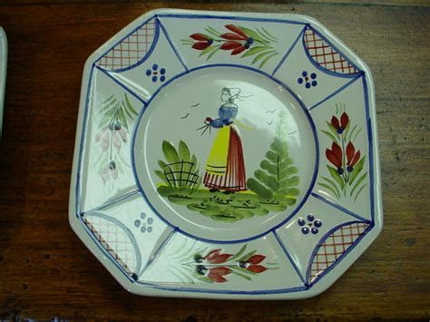 Notre signature au dos des pièces ainsi que les initiales des artistes peintres sont la garantie d'une. Set 6 French small Quimper HB Henriot plates For Sale ...