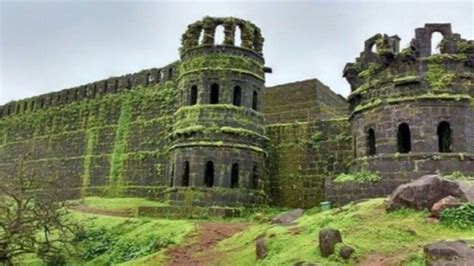 Visit Maharashtra Through Its Top 5 Magnificent Forts The Trip Guider