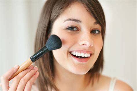 After learning the necessary steps for applying your makeup, you will want to practice to make sure you have the techniques down. Top 5 Tips For Applying Makeup