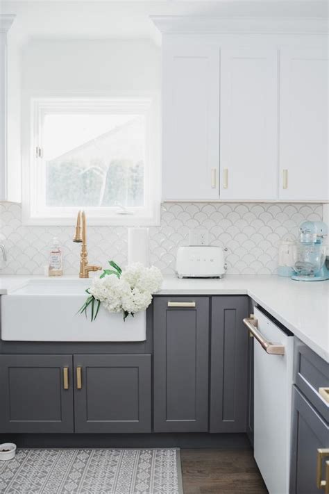 Use a white subway tile backsplash that blends with the cabinets, leaving the countertops and cabinets to coordinate with the these dark gray cabinets (benjamin moore chelsea gray) are super low contrast with the black appliances. 25 Timeless Grey And White Kitchen Designs - DigsDigs