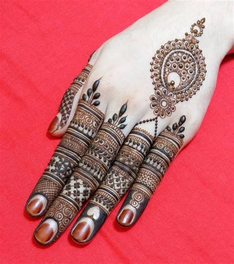 Astouding Bridal Arabic Mehndi Designs For Forehand A