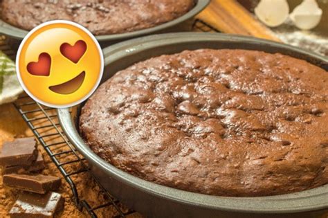 Den kuchen auf dem boden der springform mehrere stunden abkühlen lassen. So bekommst du den Kuchen ohne Krümeln und Kleben aus der Form