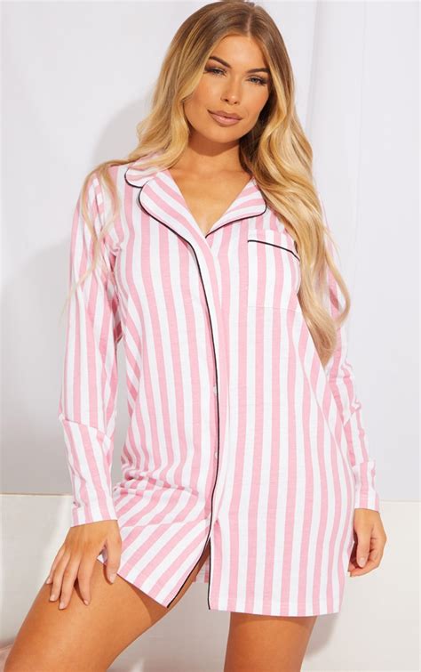 chemise de nuit en coton à rayures rose clair prettylittlething fr