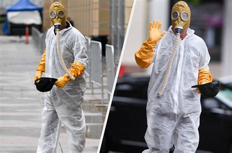 Howie Mandel Wore A Hazmat Suit And Gas Mask To The Set Of America S Got Talent