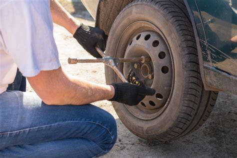 List Of All The Tools You Need To Change A Tire Threetwohome