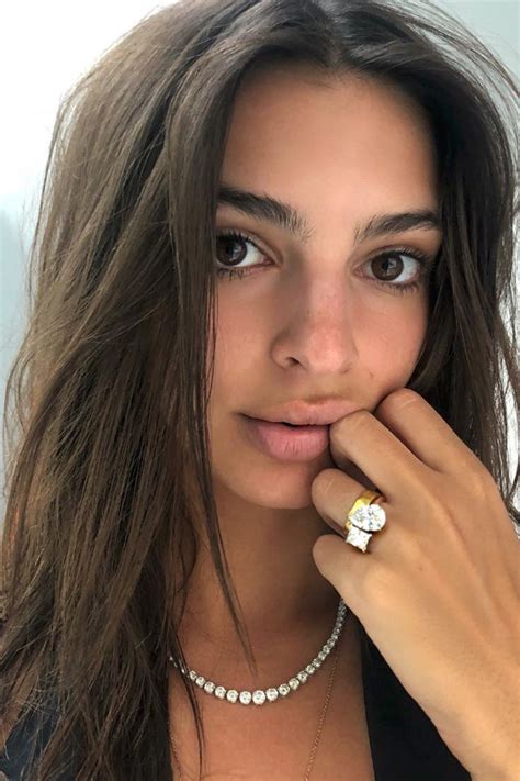 Endlich: Emily Ratajkowski zeigt ihren Verlobungsring ...