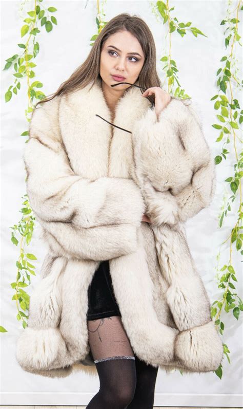 Pin By Stringman On White Fox Fox Fur Coat Fur Fashion Fashion