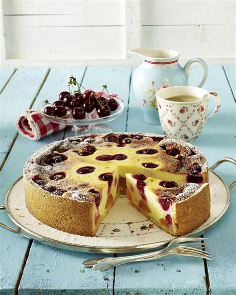 Teilweise wird der kuchen ferner durch delikate zutaten wie mandeln oder schokolade ergänzt. Kirsch-Aprikosen-Kuchen mit Grieß-Quark-Masse Rezept ...