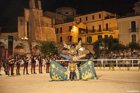 Sbandieratori Dei Rioni Di Cori Intrattenimento Per Feste Cori Lt