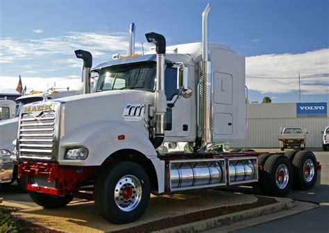 The imdb rating of the mack is 6,7 (upd: Mack Super-Liner | Tractor & Construction Plant Wiki ...