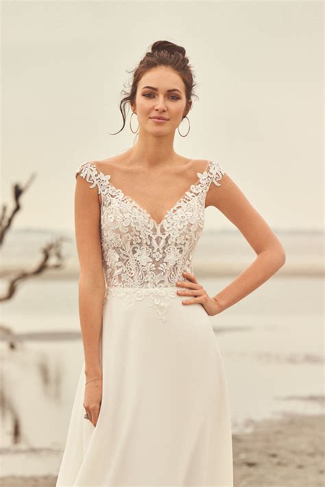 Brautkleid empire stil mittelalter hochzeitskleid rockabilly kleider mode kunst tolle kleider boho kleidung viktorianische kleider gewand schleier whiteday by jose m peiró 2012 la colección de whiteday para jose m peiró 2012 nos trae unos vestidos de líneas sencillas sin volumen para novias que. Brautkleid Empire Stil | babiacki Brautmoden & Abendmoden ...