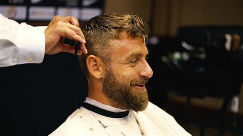 Quarto italiano e primo nella roma col maggior numero di presenze in nazionale. Daniele De Rossi - Title Town Barbershop - YouTube