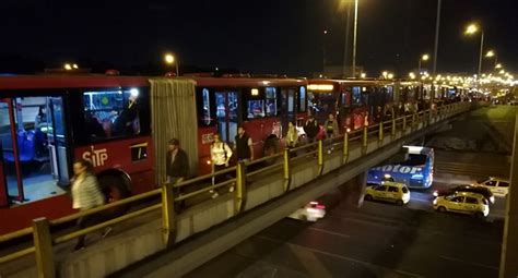 El transmi, como lo vea.como lo veo mientras espero a que llegue o a que yo llegue. Bloqueos en Transmilenio por las Américas