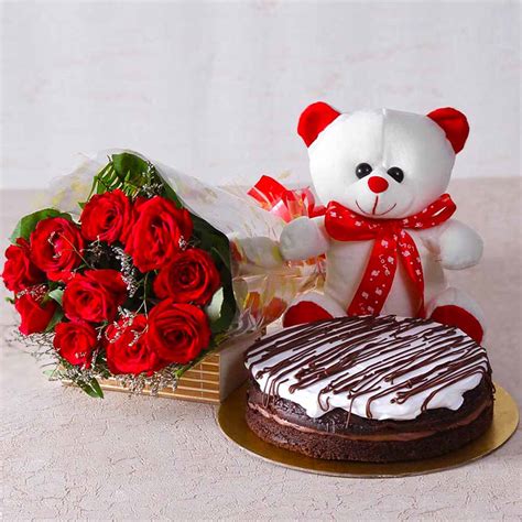 Chocolate is good for evryone(almost). Bunch Of Red Roses With Teddy Bear And White Cream ...