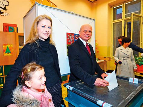 „im geheimdienstbericht gibt es keine beweise für so gut ich miloš zeman auch finde, aber allein wird er keine freundschaftlichen. East-west clash as Czechs vote for new president | Europe ...