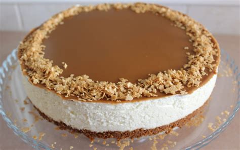 Une recette de cheesecake facile ne nécessitant pas de cuisson pour un gâteau au cream cheese très gourmand, bien crémeux et chocolaté. Cheesecake Sans Cuisson Chocolat Blanc et Pâte Spéculoos ...