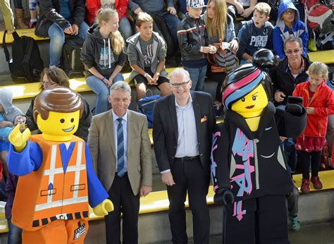 Wohltätigkeitsveranstaltung Mit 1500 Kindern Im Legoland Günzburg B4bschwabende