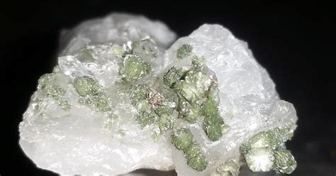Quartz With Chlorite Crystals Imgur