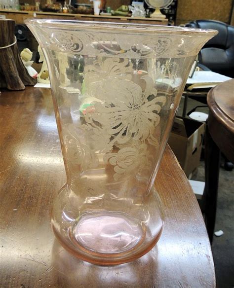 Elegant Glass Pink Etched Vase With Flowers