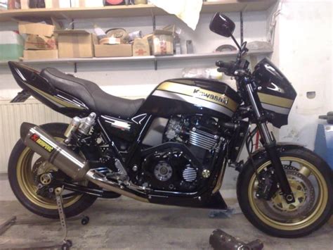 The zrx1100 and the later zrx1200 were styled like 1980s muscle bikes, which were large bikes. Kawasaki ZRX 1100 | Kawasaki motorcycles, Kawasaki bikes ...