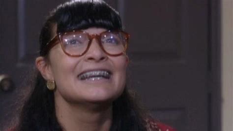 Ella les confiesa a sus compañeras de oficina que está enamorada de un empresario adinerado y bien. RCN reveló la fecha para el reestreno de Betty, la fea ...