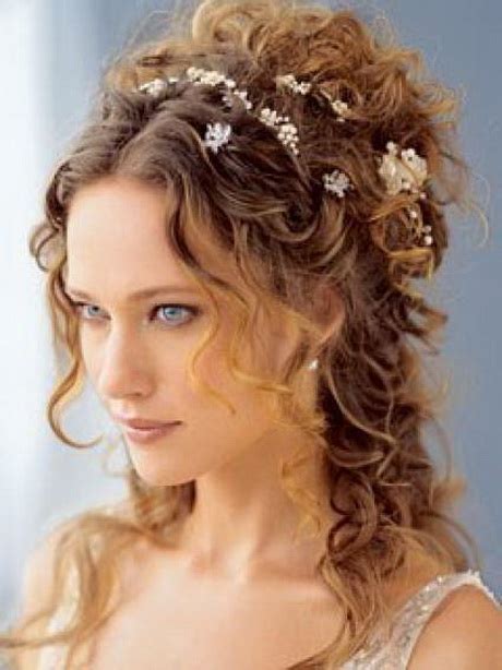 Un salon de coiffure pour votre mariage à anjou. Coiffure mariage cheveux frises