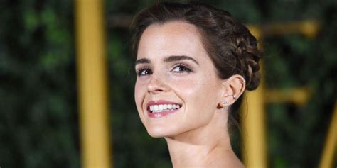 This Is Why Emma Watson Wont Take A Selfie With You Cosmopolitan