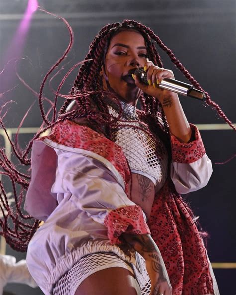 Ludmilla é Atacada Por Fã Durante Show Em Portugal A Gazeta